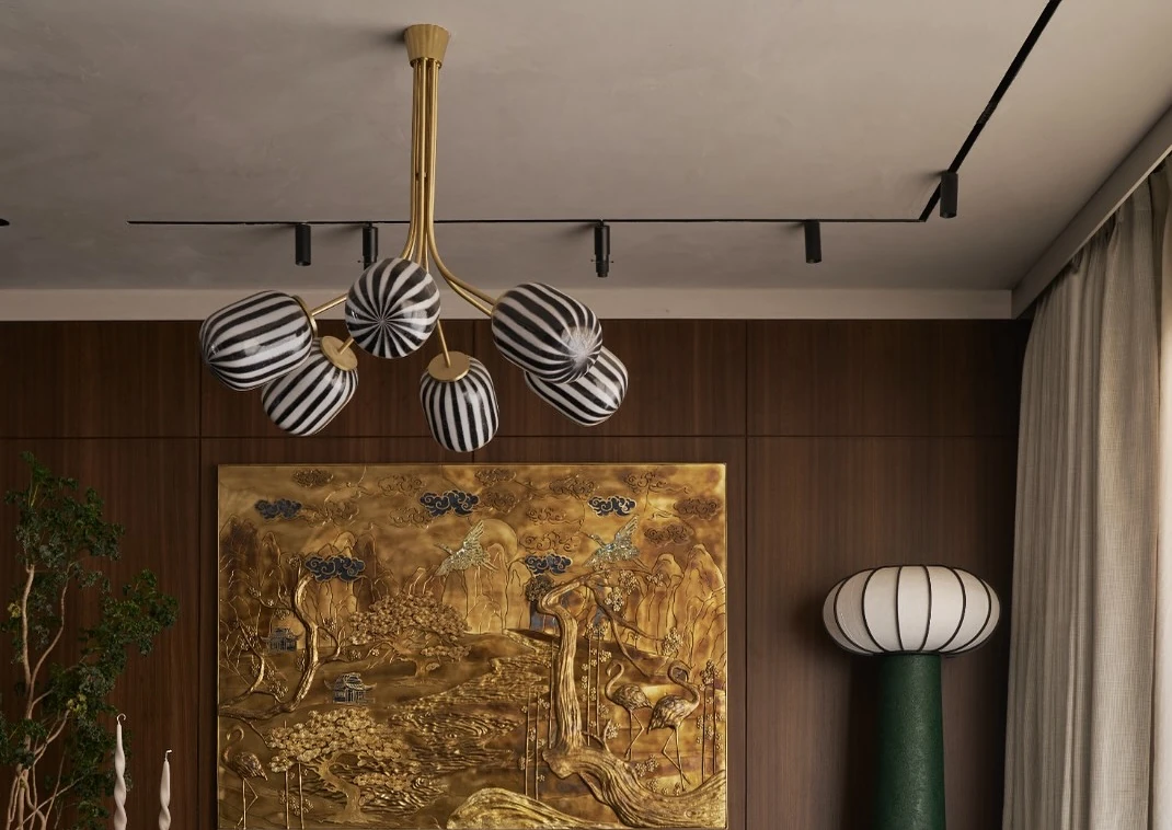 Arjun Rathi six module Bullseye chandelier over a dining table